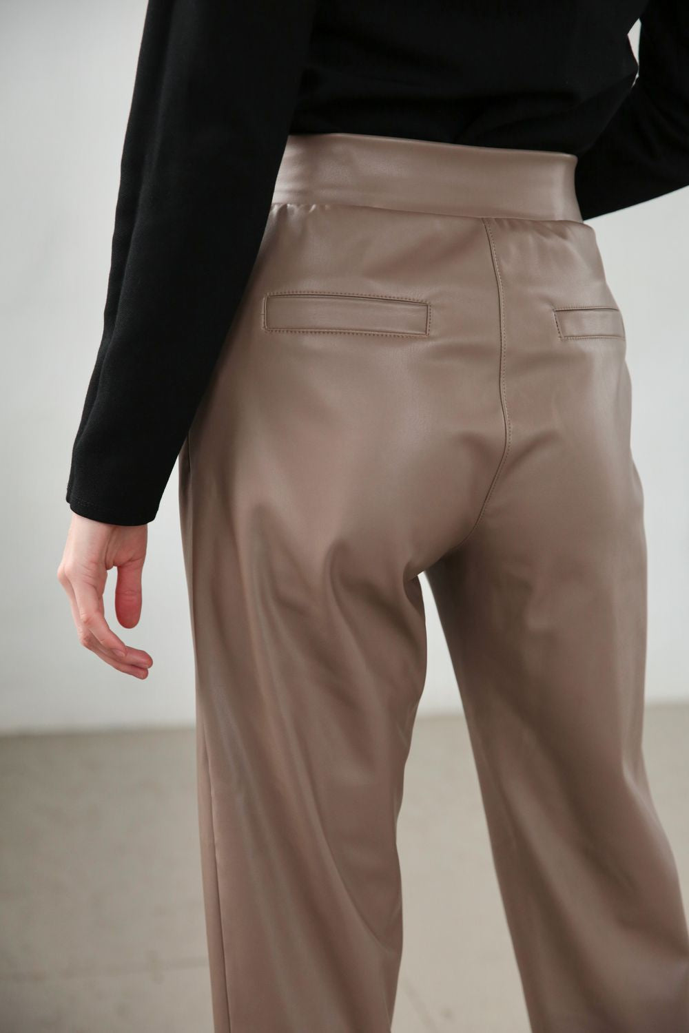 AKTA Pants - Akta Eco Leather Capuccinno – Beige